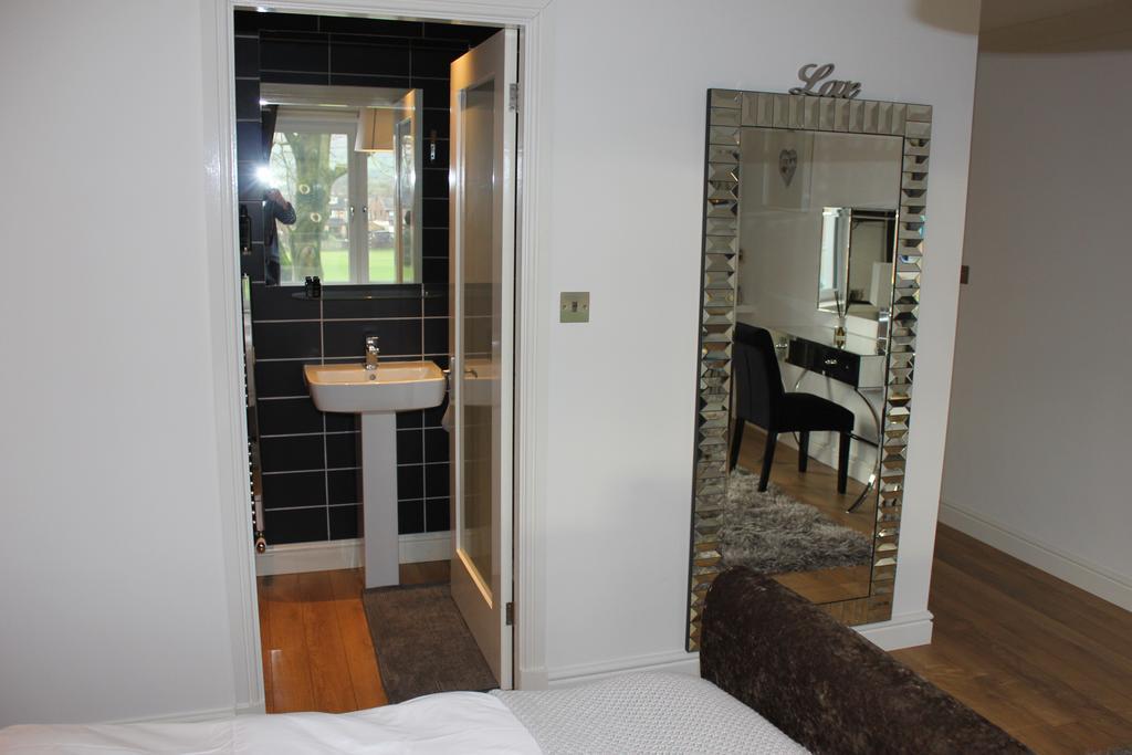 Fifty One And A Half Boutique B&B Клітеро Екстер'єр фото
